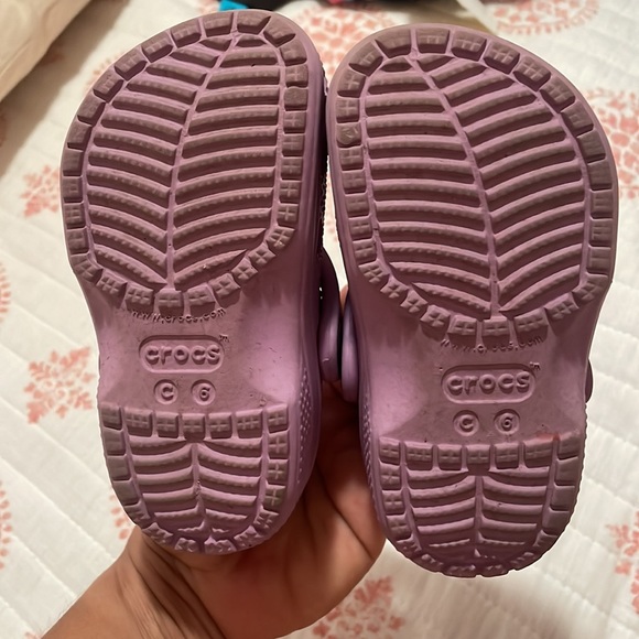 Crocs need some TLC in color lavender - Picture 2 of 3